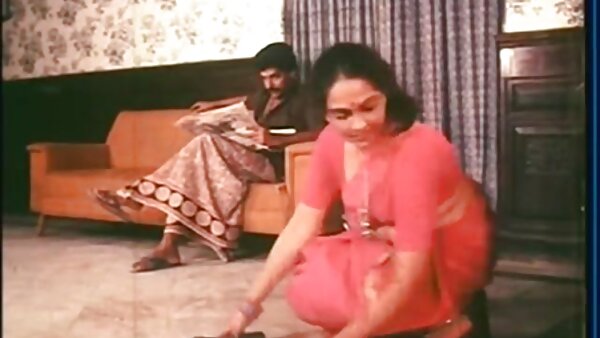 அனுபவம் வாய்ந்த ஸ்லட் டயமண்ட் ஃபாக்ஸ்க்ஸ், பெரிய மார்பகங்களுடன், பெரிய சேவலை உறிஞ்சுவதில் தனது திறமையைக் காட்டுகிறது