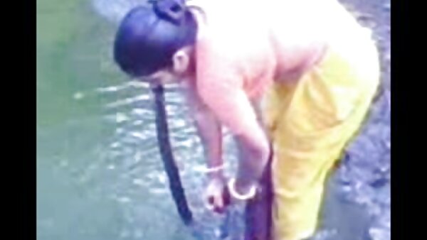 மலிவான வேசியான நைகோல் மேக் அவளது புண்டையை விரலைப் பிடித்து, பின்னர் ஒரு ப்ளோஜாப் கொடுக்கிறாள்