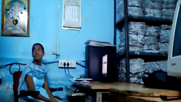 முரட்டுத்தனமான வெள்ளைக் குஞ்சு கார்லா காக்ஸ் ஒரு ஹார்ட்கோர் இனங்களுக்கிடையேயான மூவரில் புணர்கிறது